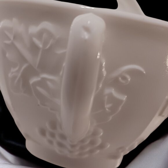 VTG  Indiana White Milk Glass  Harvest Pattern Grape Motif Snack Luncheon Set - Picture 12 of 12